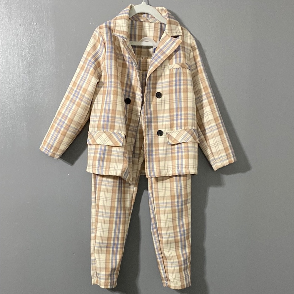 Boy suit set.